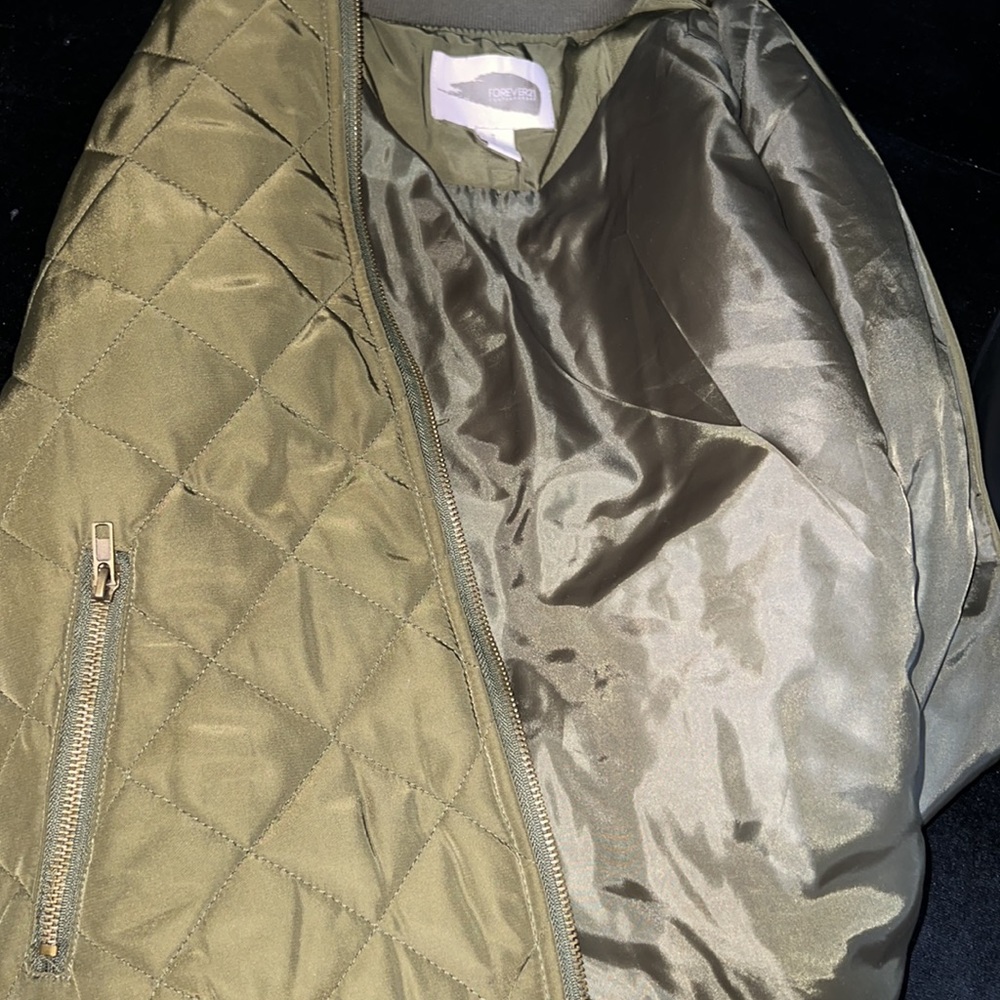 Forever 21 Quilted Satin Bomber Jacket in Olive Green. - Picture 5 of 7